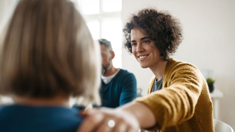Entre Mundos: acolhimento para mães, pais e responsáveis por pessoas transgênero